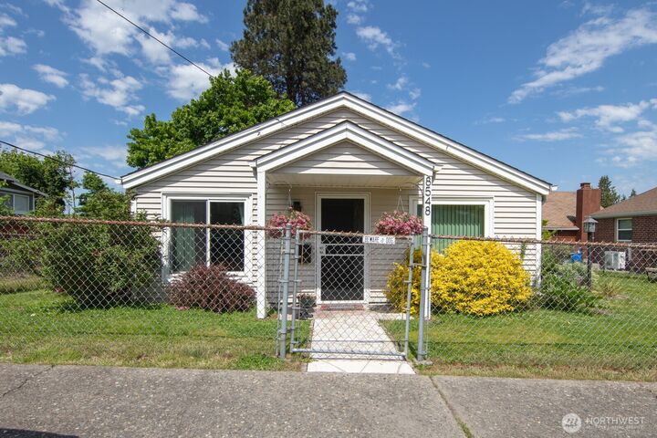 8548 S 115th Place  Seattle WA 98178 photo