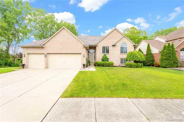 19821 Woodview Drive  Clinton Twp MI 48038 photo