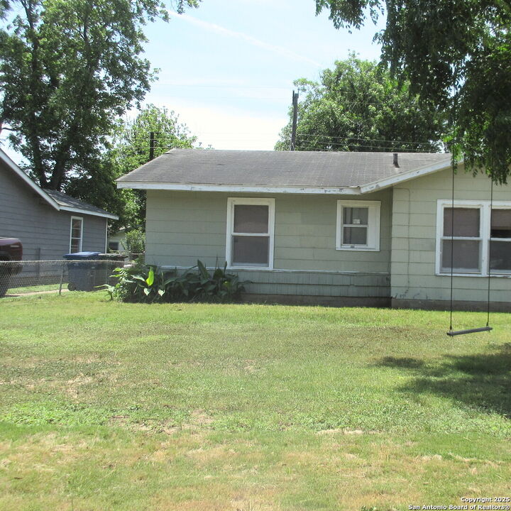 Property Photo: 166 Hartford TX 78223