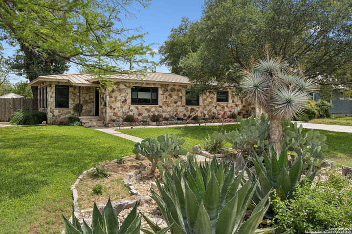 114 Blakeley Dr  San Antonio TX 78209 photo