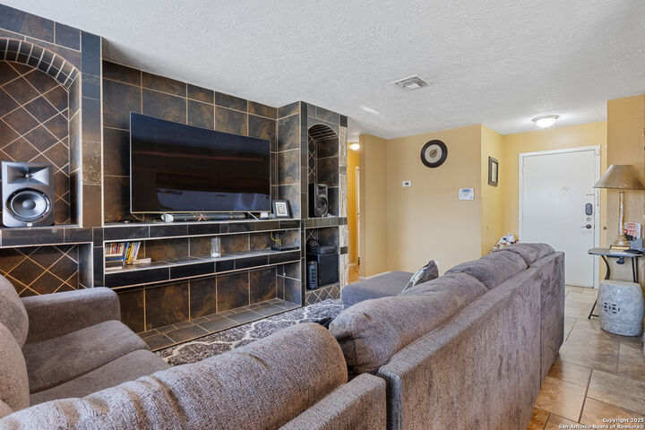 Property Photo:  1019 Cloverbrook  TX 78245 