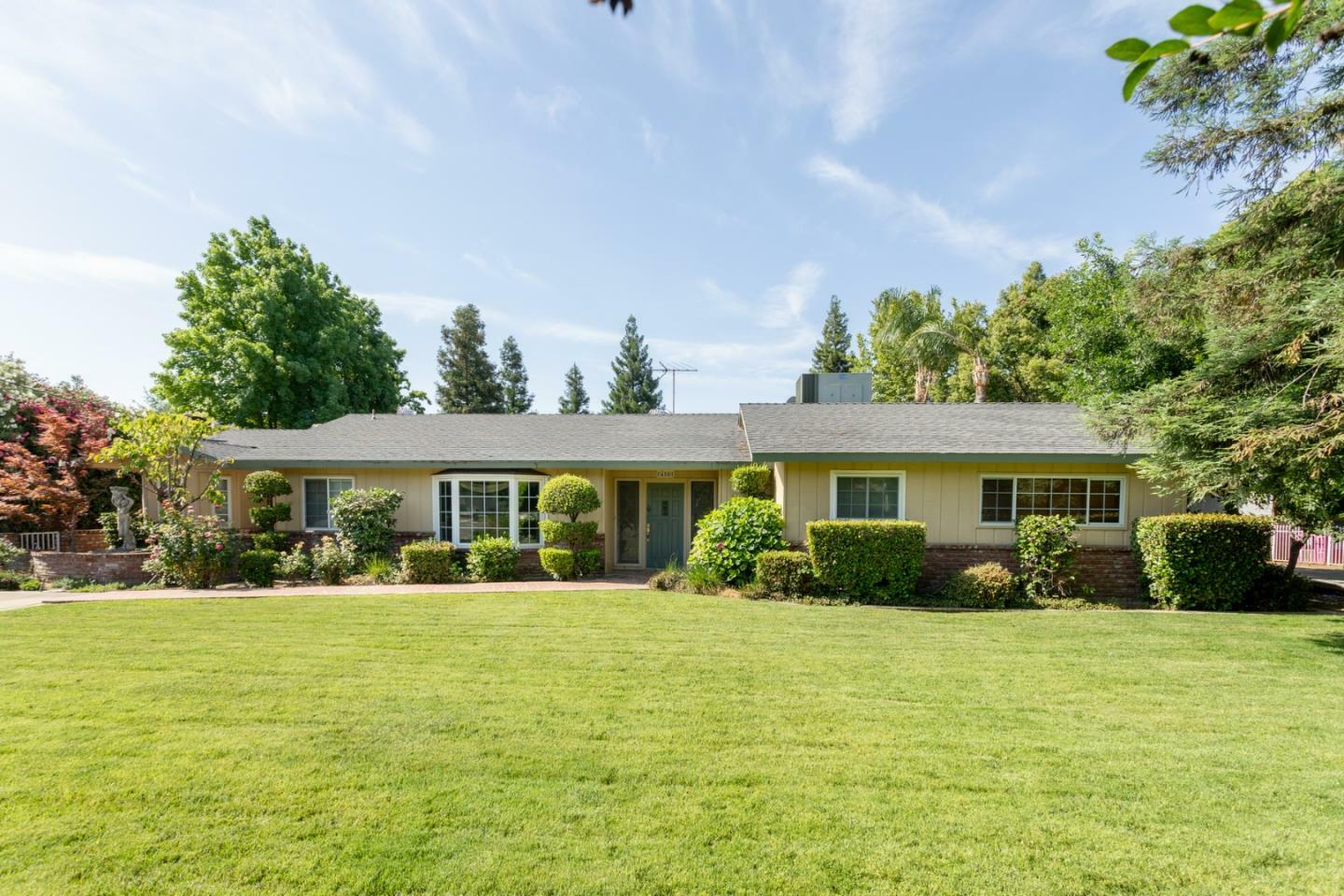 Property Photo: 450 West Alluvial Avenue CA 93611