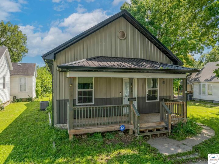 Property Photo:  1012 E 7th St  MO 65301 