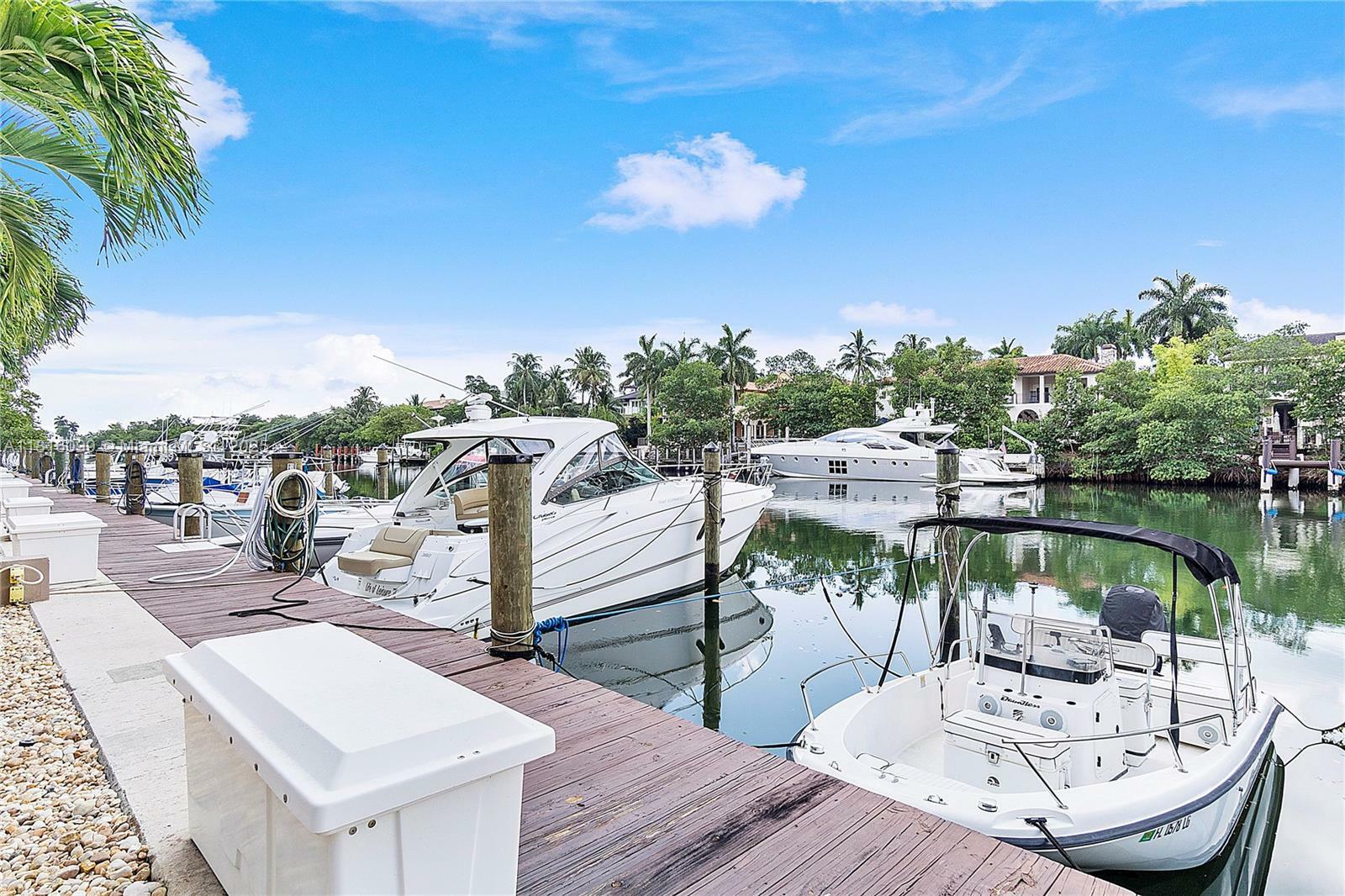Property Photo: 90 Edgewater Dr 305 FL 33133