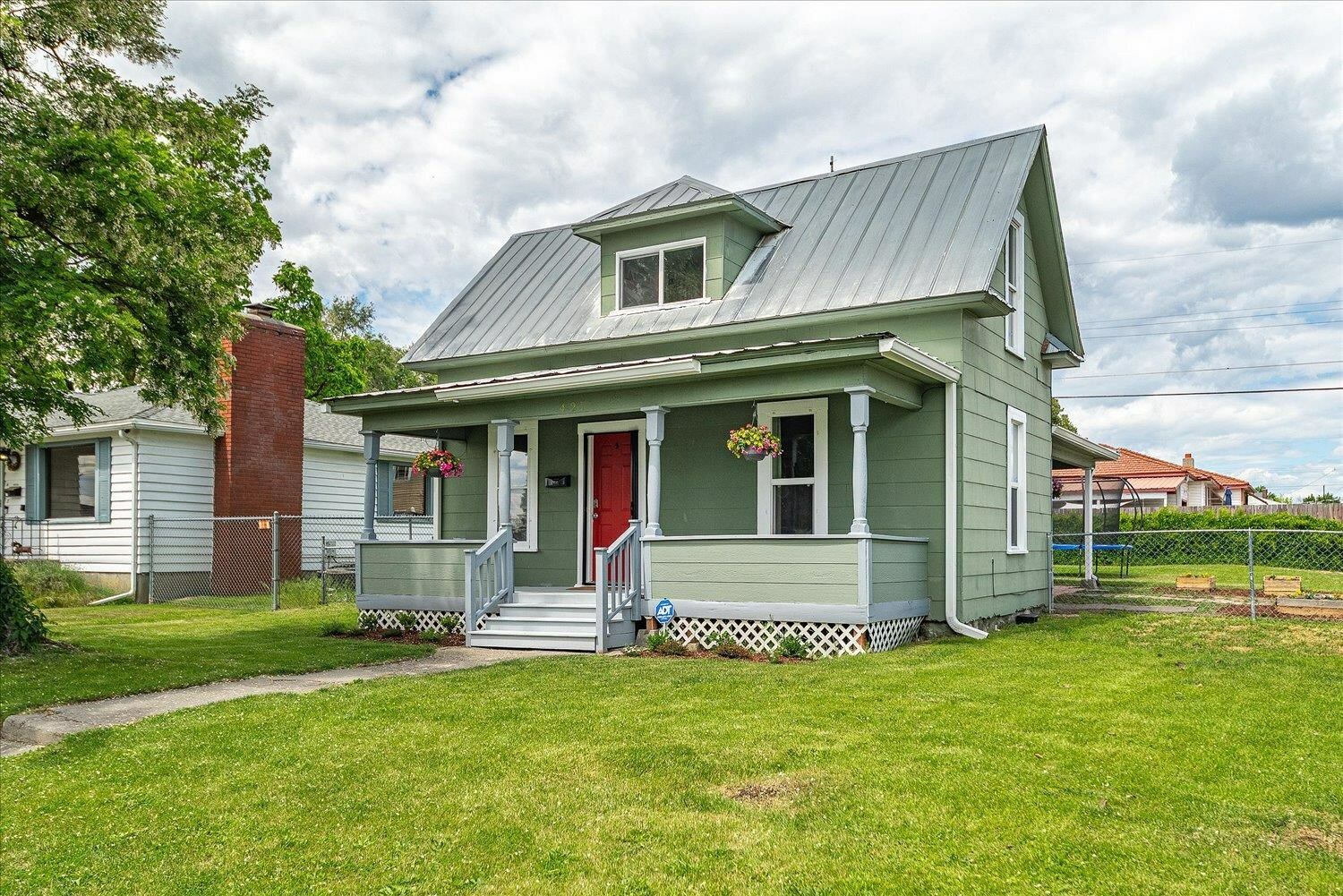 Property Photo: 427 E Glass Ave WA 99207