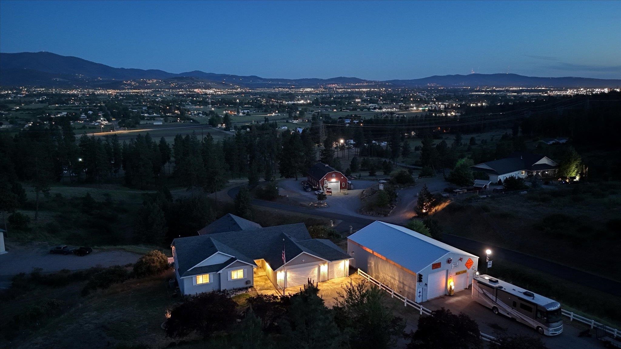 Property Photo: 6930 N Lynden Ln WA 99027
