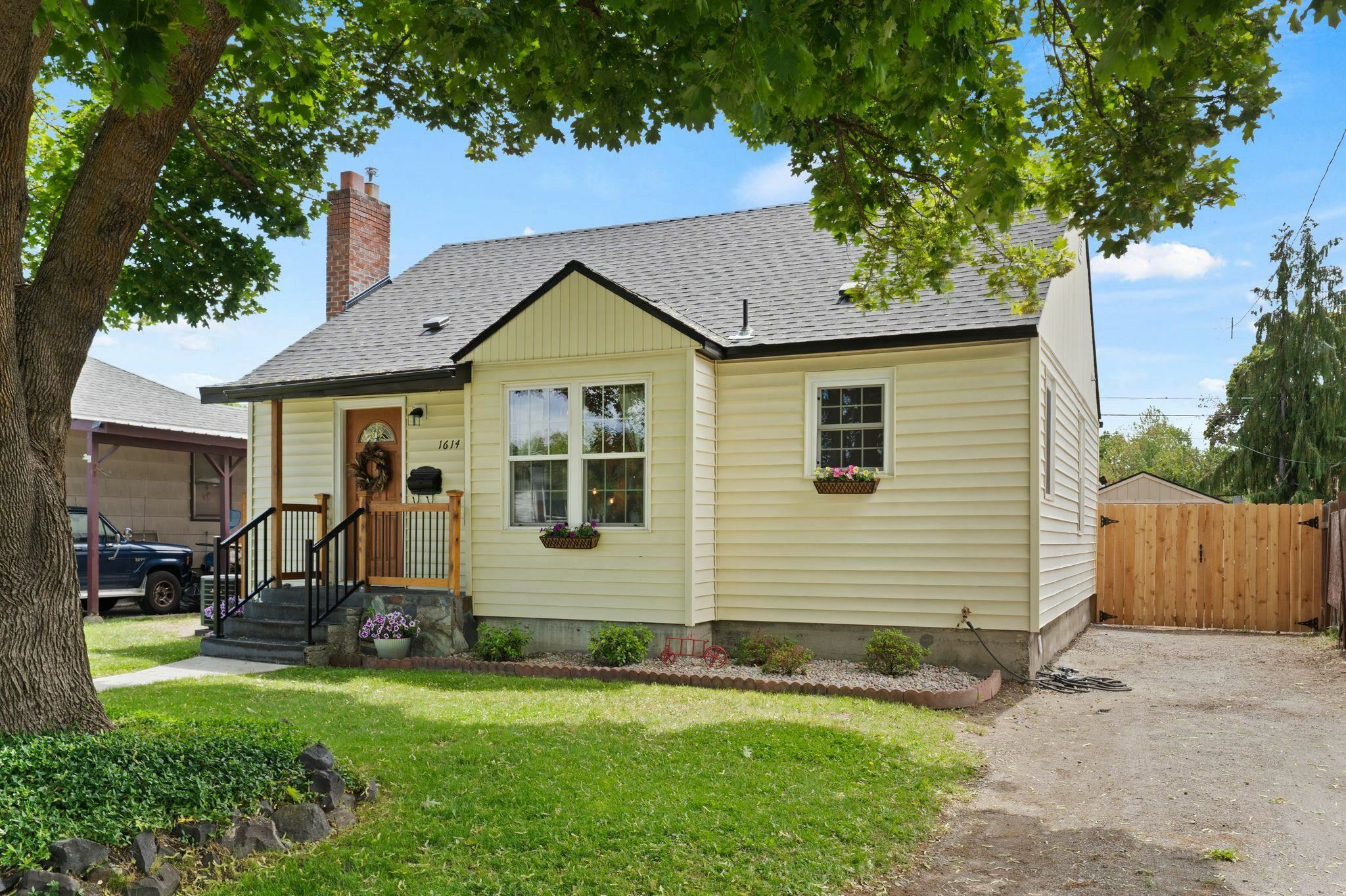 Property Photo: 1614 E Rich Ave WA 99207
