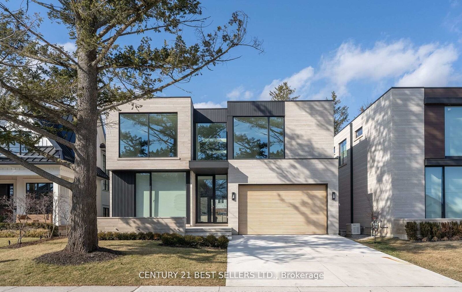 Property Photo: 119 Cumberland Drive ON L5G 3N3