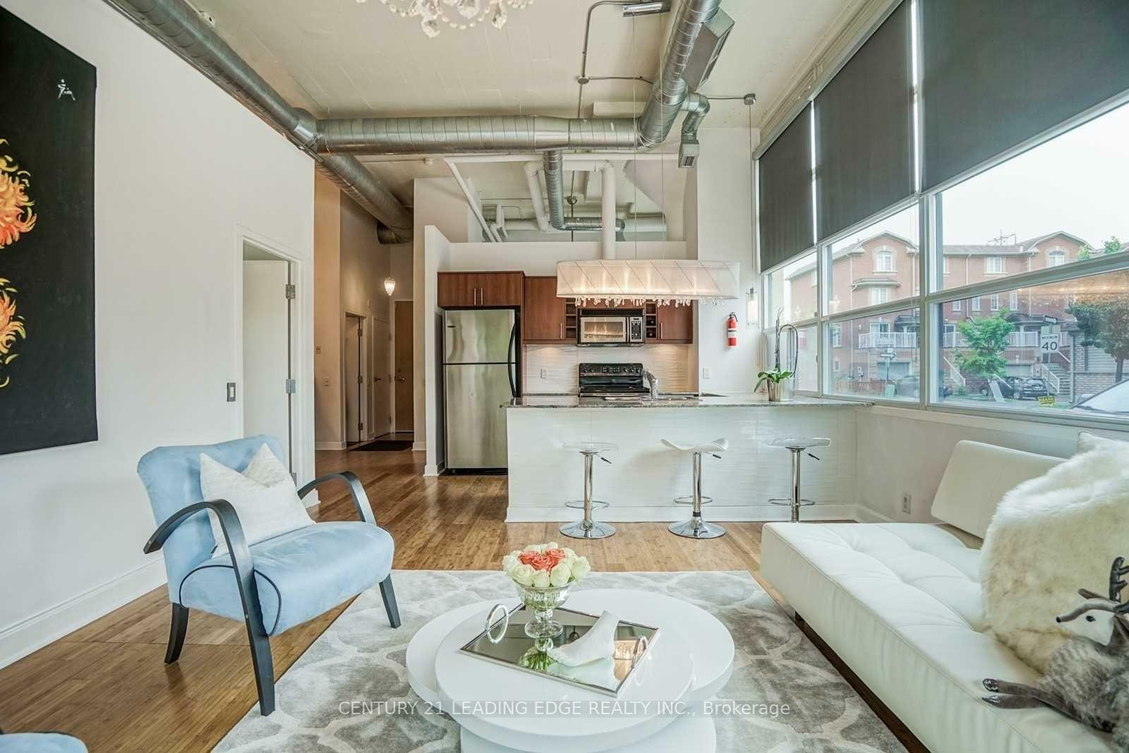 Photo de la propriété: 1001 Roselawn Avenue 111 ON M6B 4M4