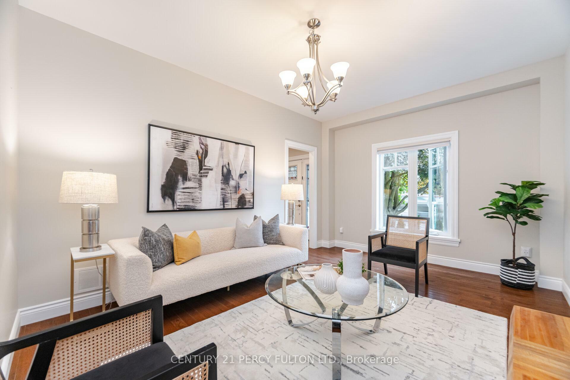 Photo de la propriété:  210 Main Street N  ON L7J 1W9 