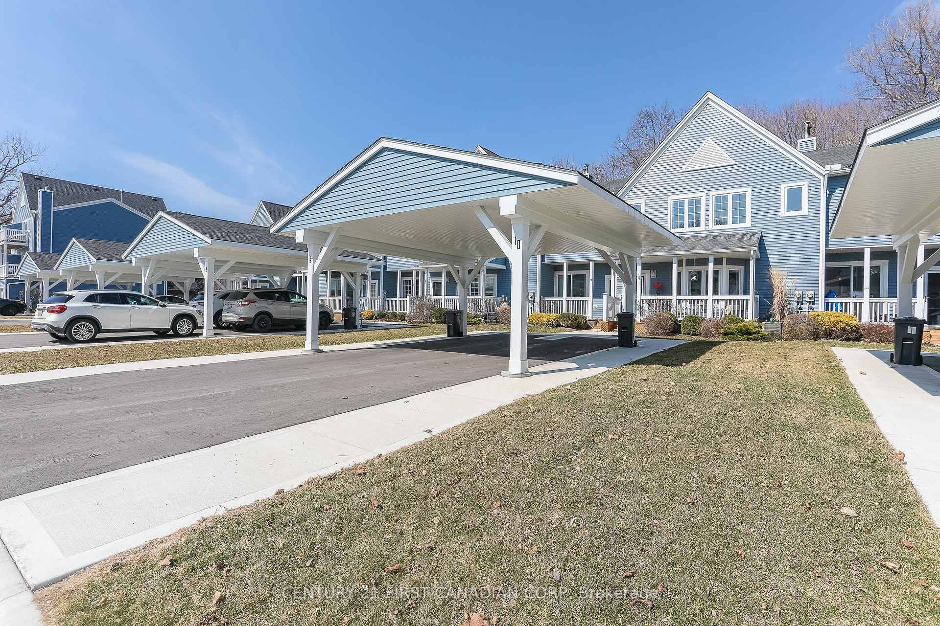 Photo de la propriété: 374 Front Street 10 ON N5L 1E9