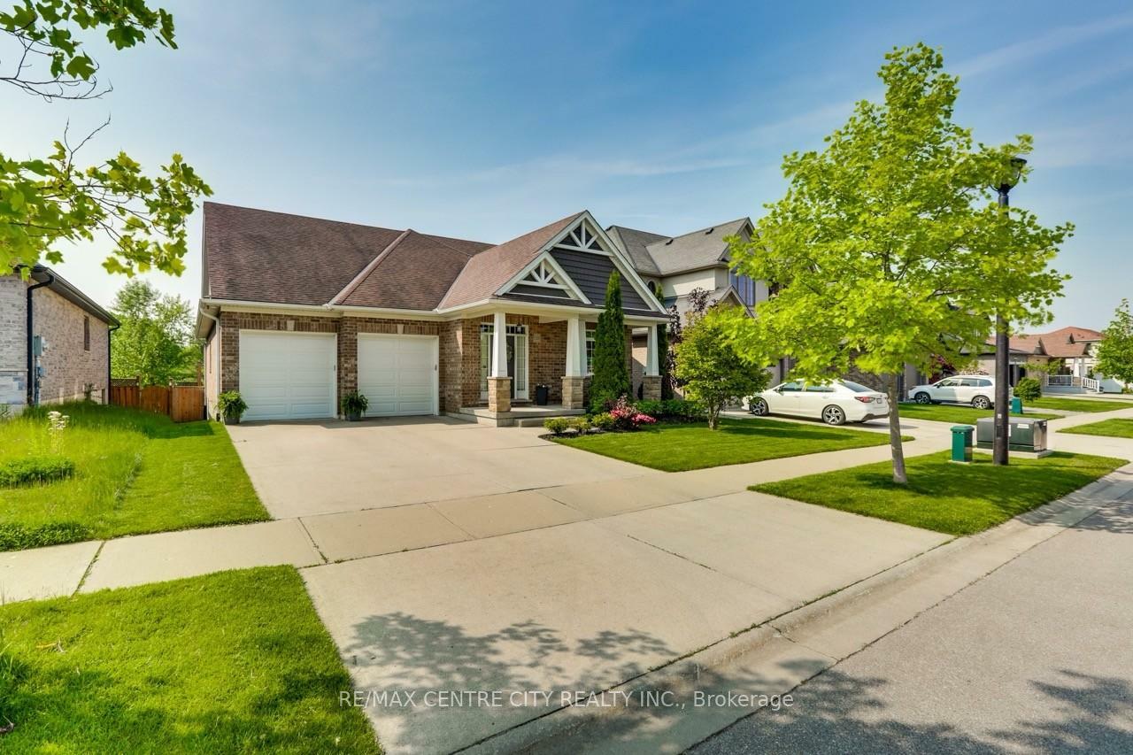 Property Photo:  1301 Eagletrace Drive  ON N6G 0K9 