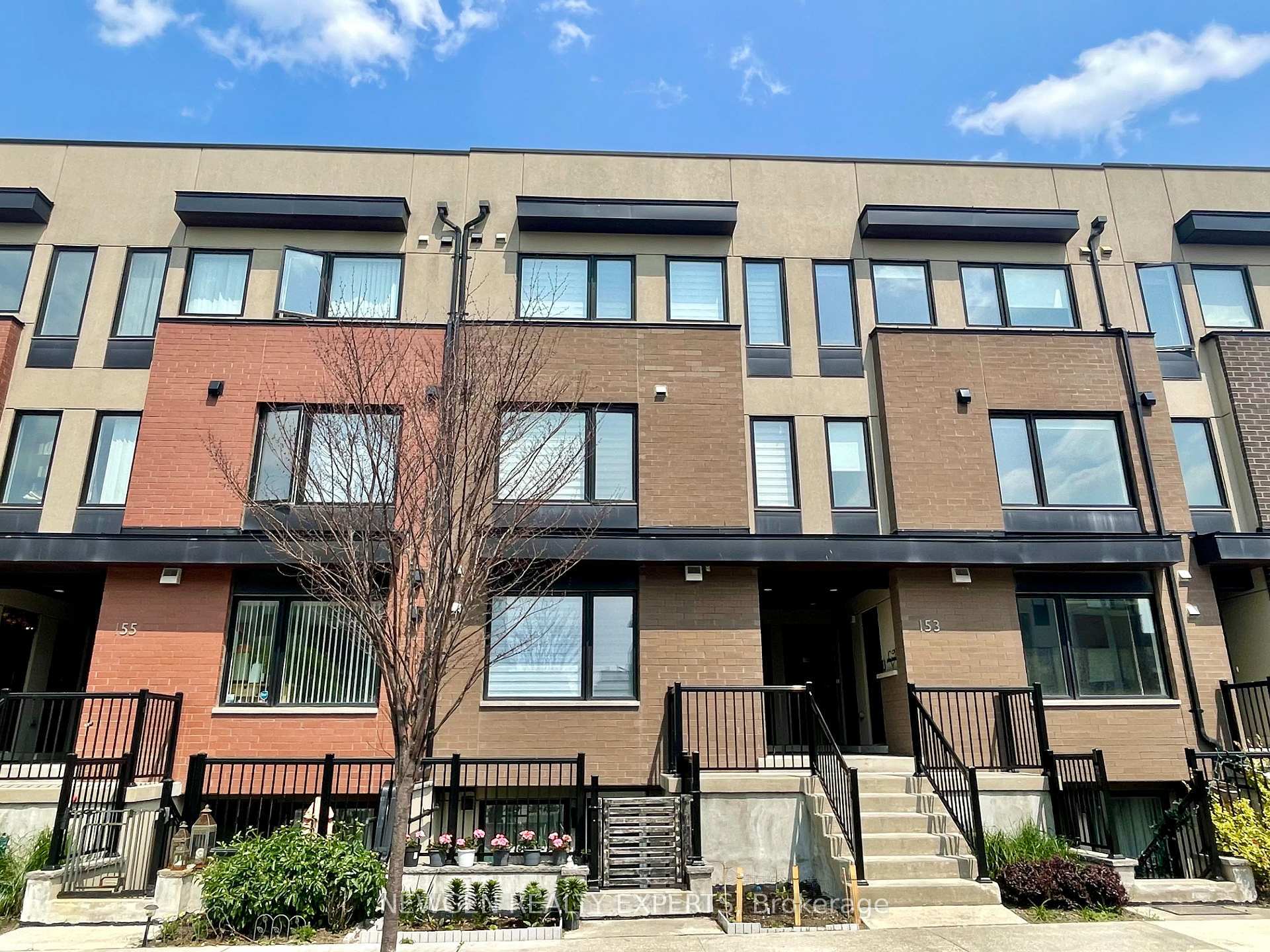 Photo de la propriété: 153 William Duncan Road 4 ON M3K 0B9