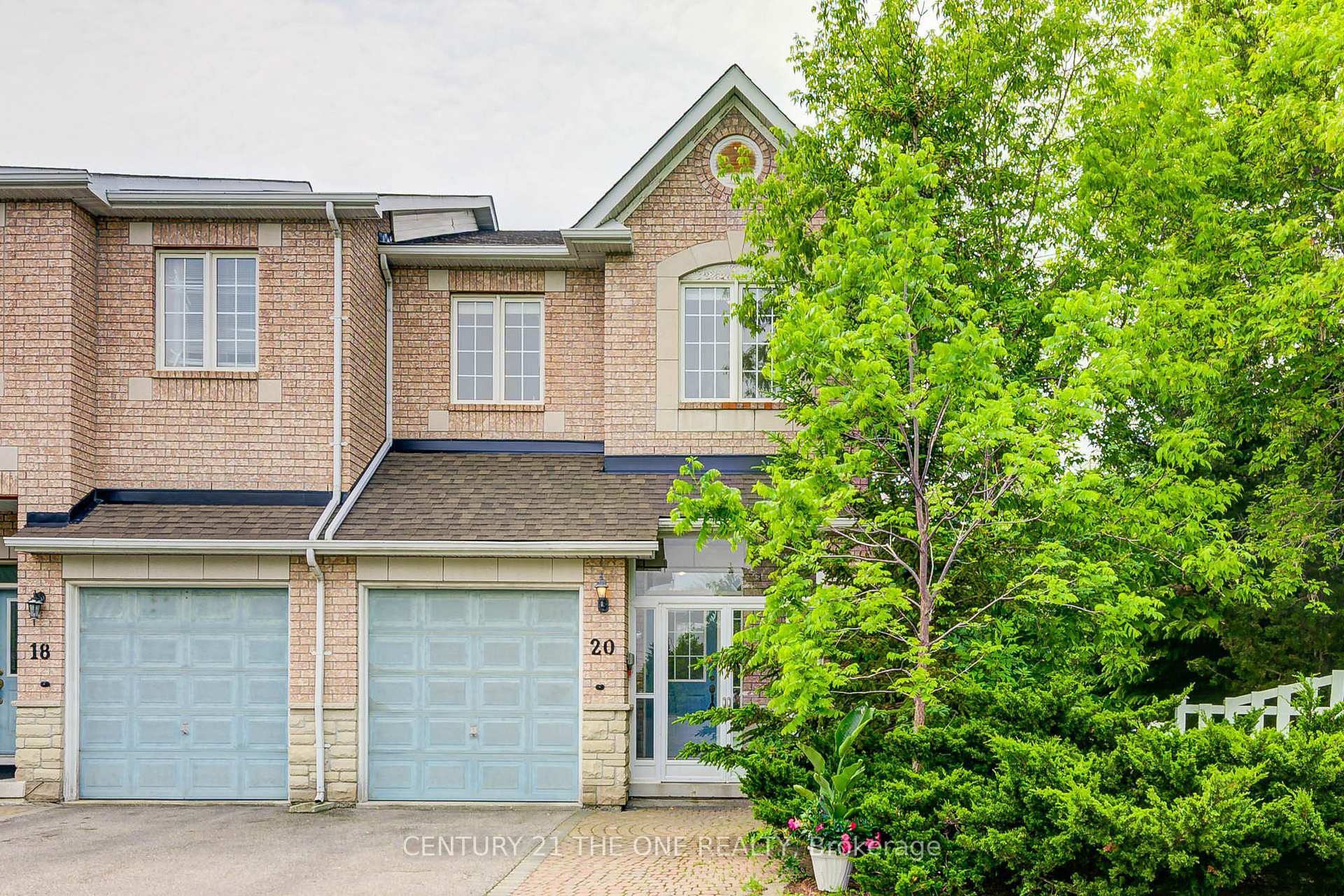 Property Photo: 20 Goldbrook Crescent ON L4S 1V4