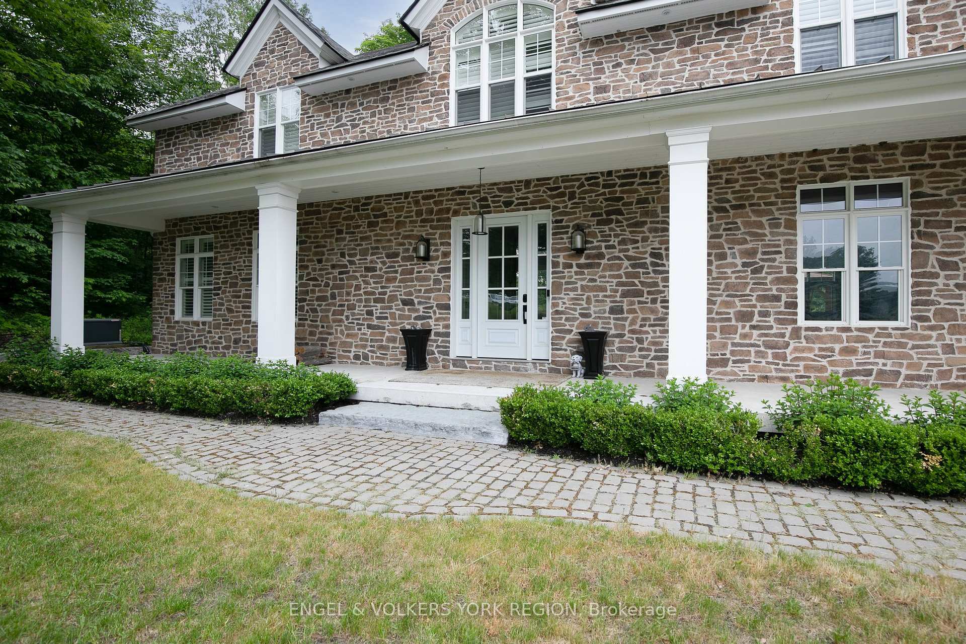 Property Photo: 16 Heron Boulevard ON L9X 0J1
