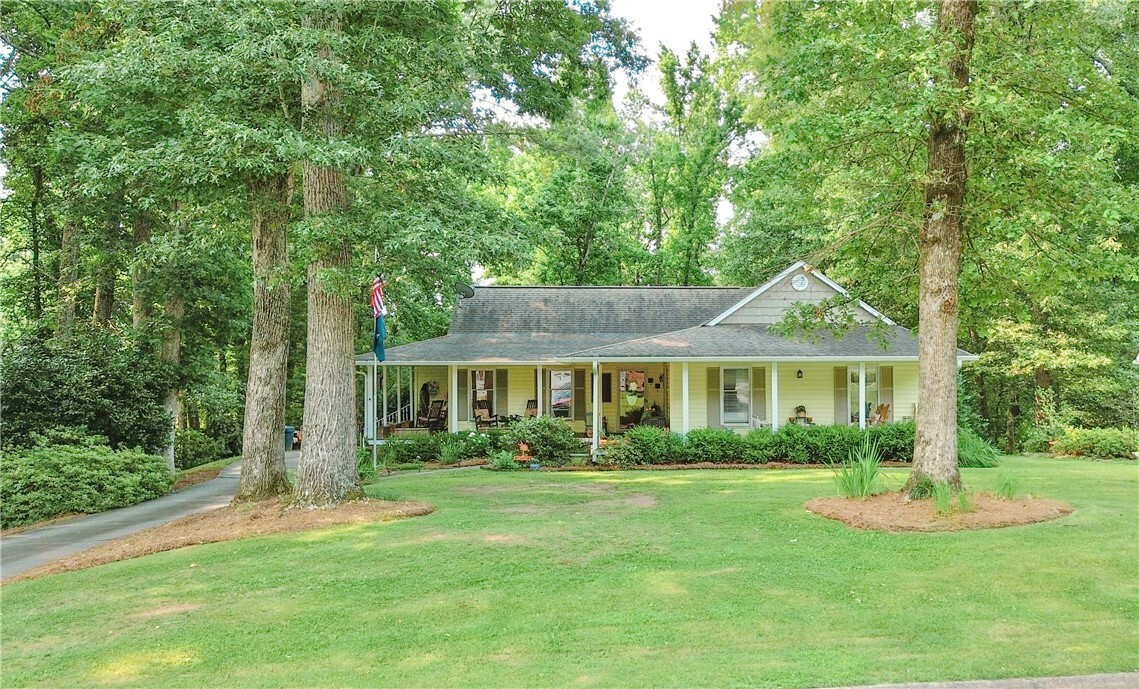 Property Photo: 126 Coachman Drive SC 29625