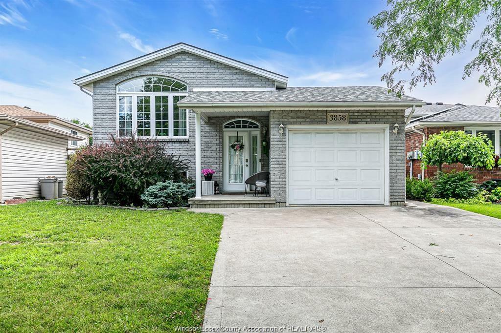 3858 Acorn Court  Windsor ON N8W 5R5 photo