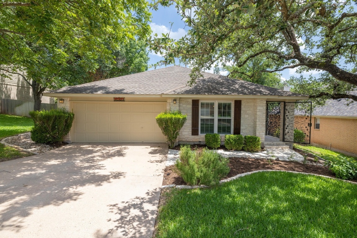 Property Photo: 10909 Grapevine Lane TX 78759