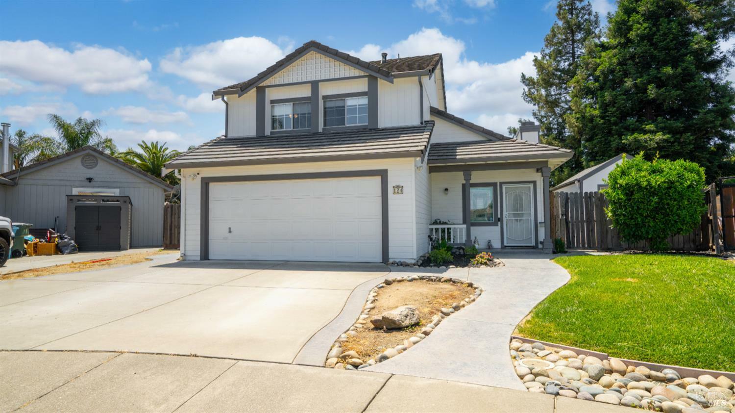 Property Photo: 124 Robin Court CA 95687