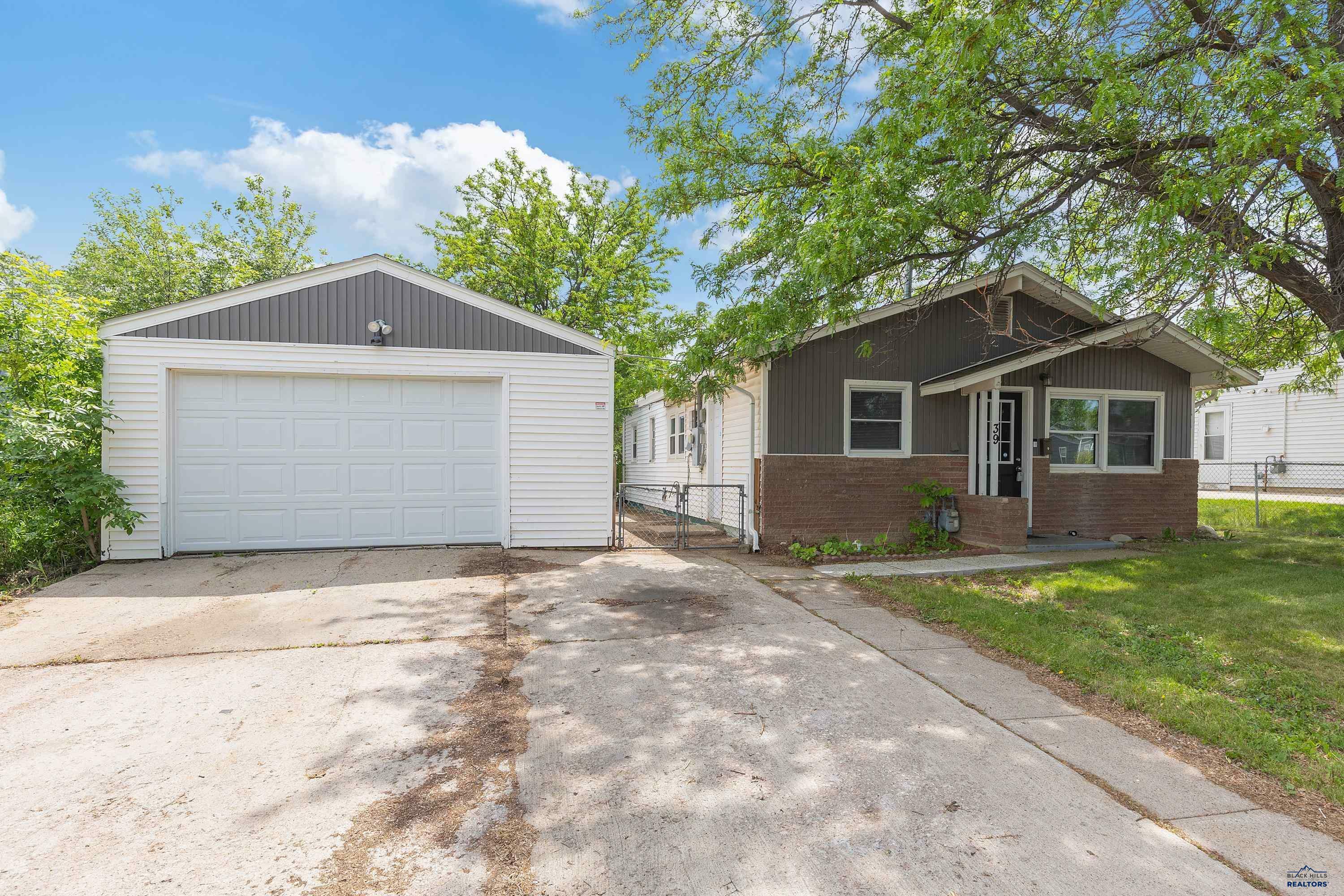 Property Photo: 39 Fairmont Blvd SD 57701