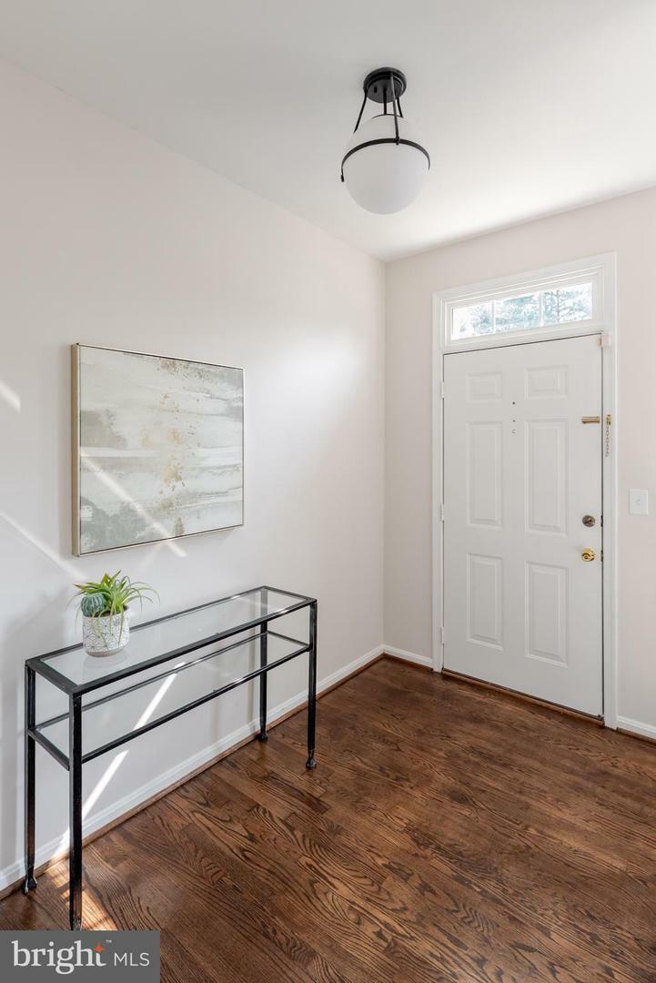 Property Photo: 5115 Lands End Court VA 22025