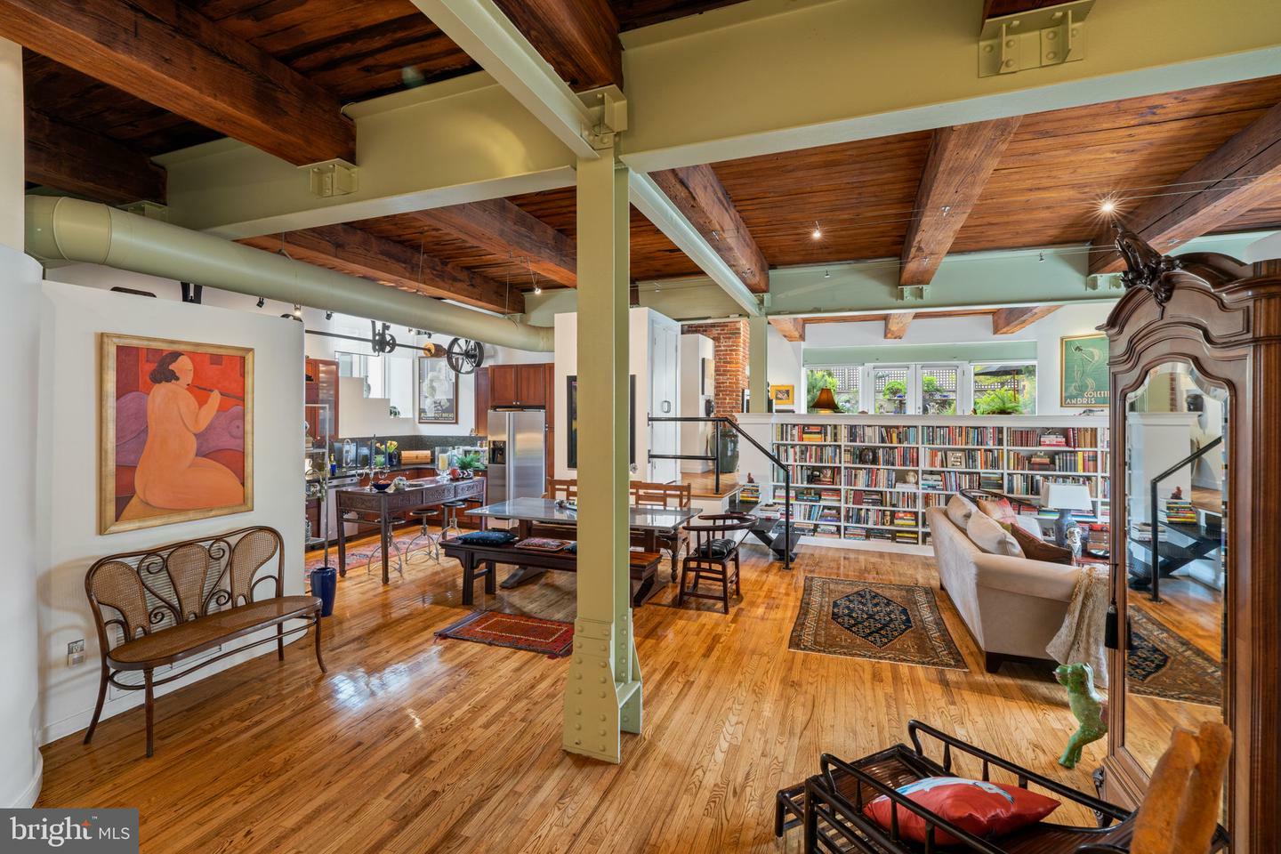 Property Photo: 704 S 6th Street 2 PA 19147