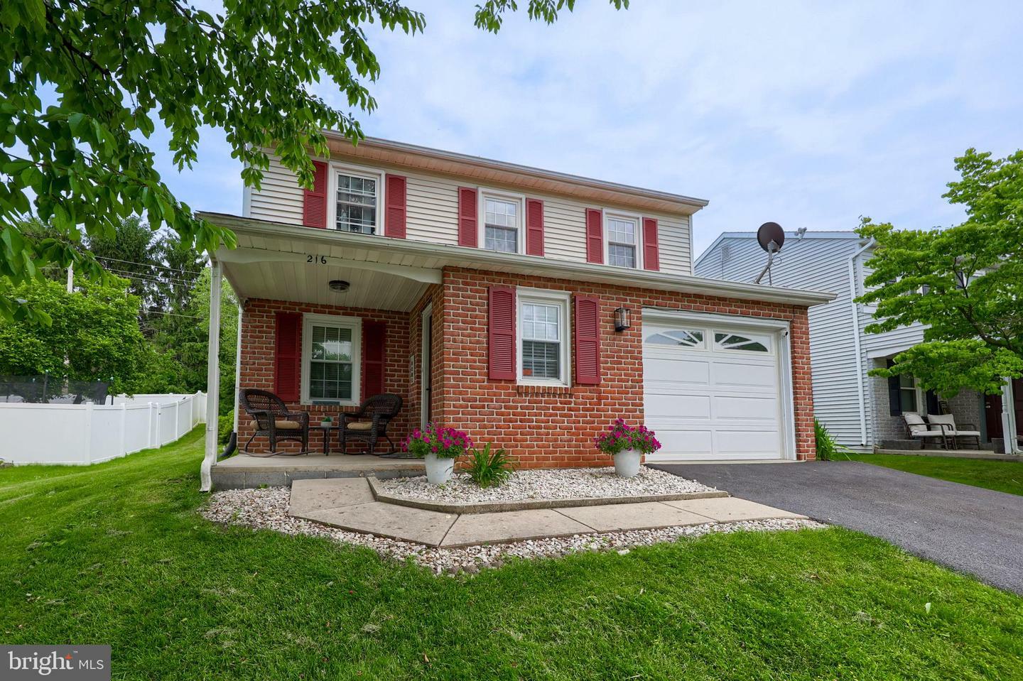 Property Photo: 216 Linda Terrace PA 17522