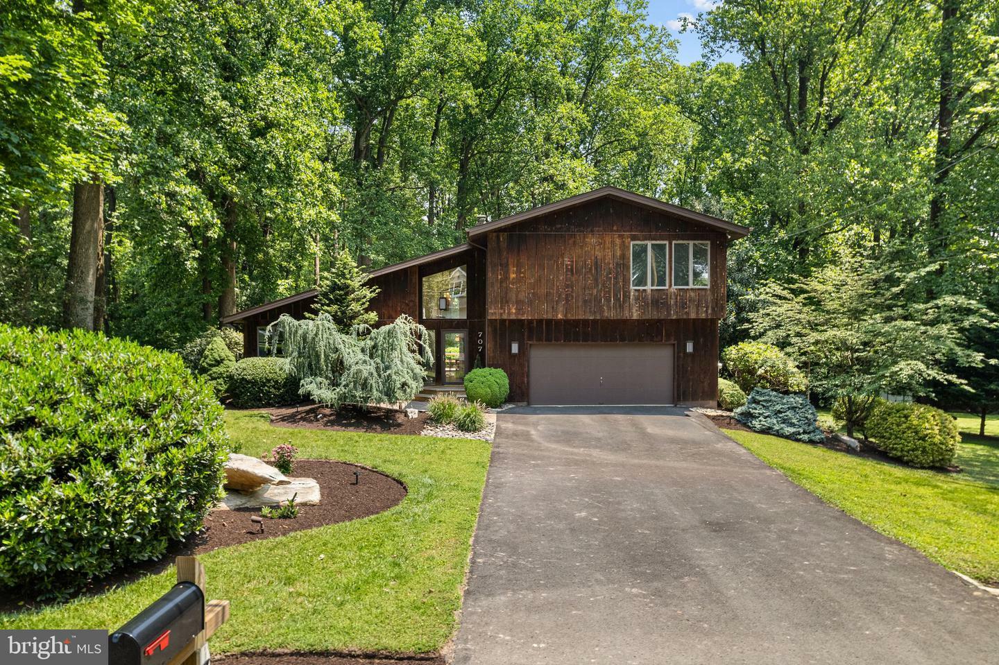 Property Photo: 707 S Pine Street PA 19047