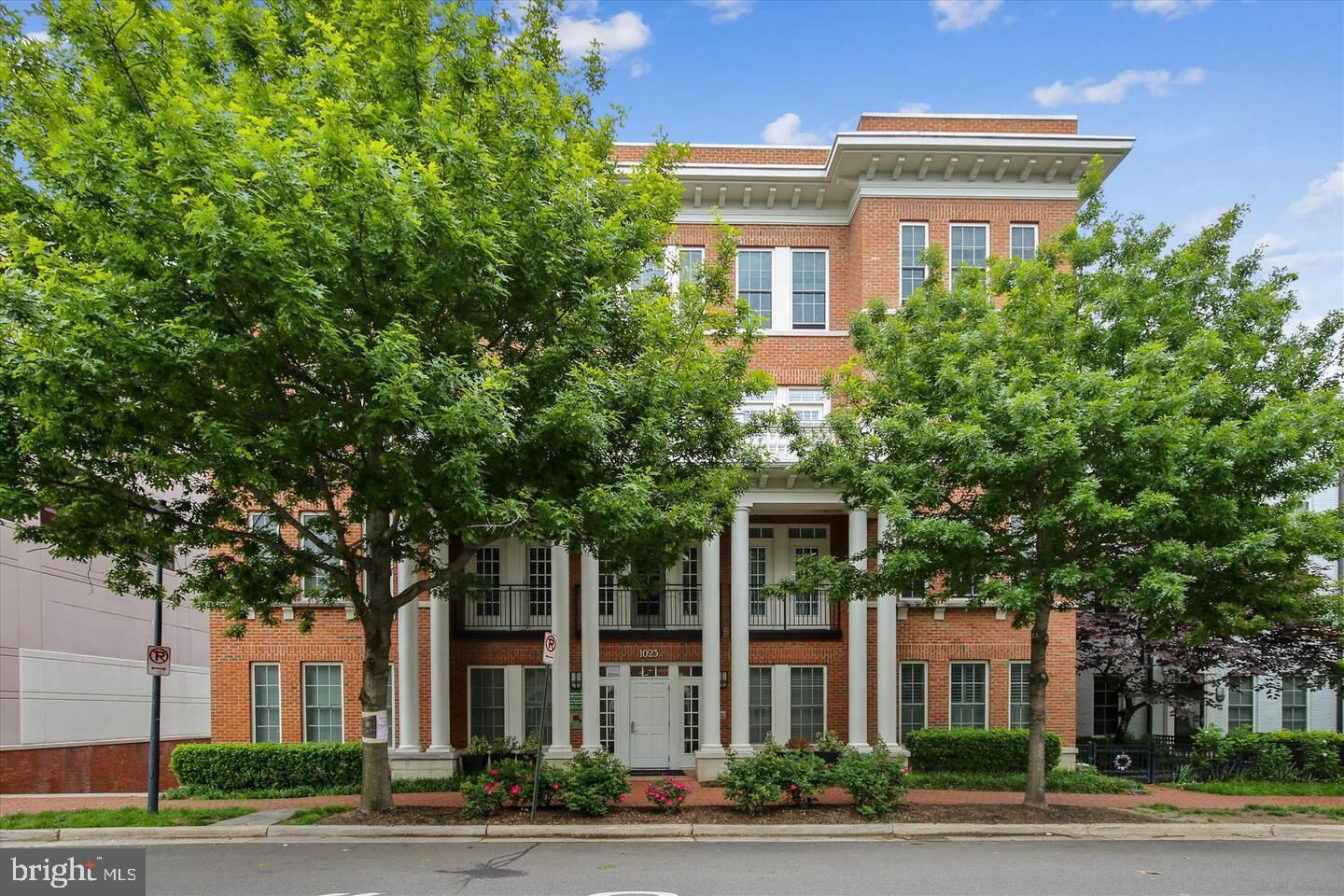 Property Photo: 1023 N Royal Street 207 VA 22314