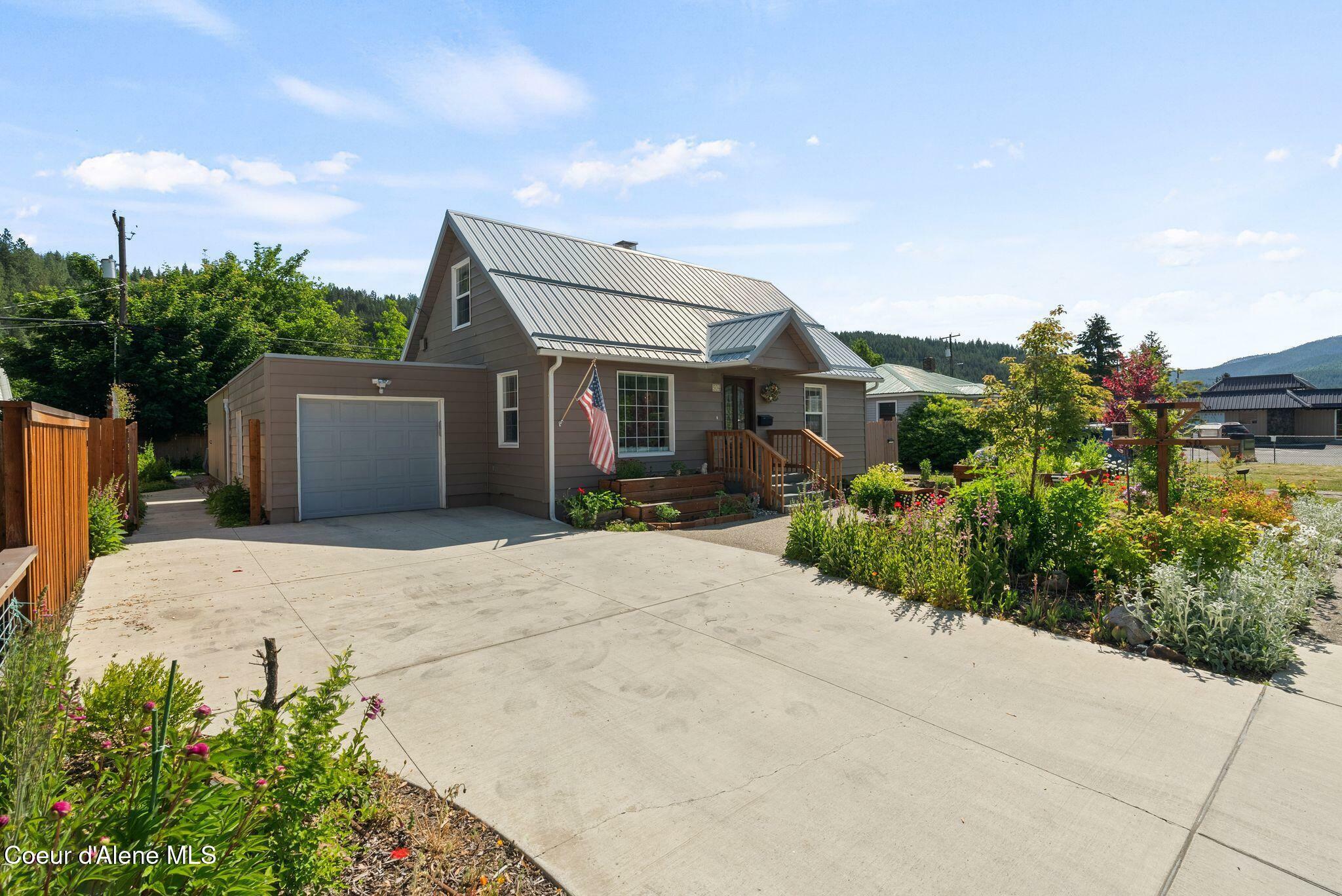 Property Photo:  504 W Cameron Ave  ID 83837 