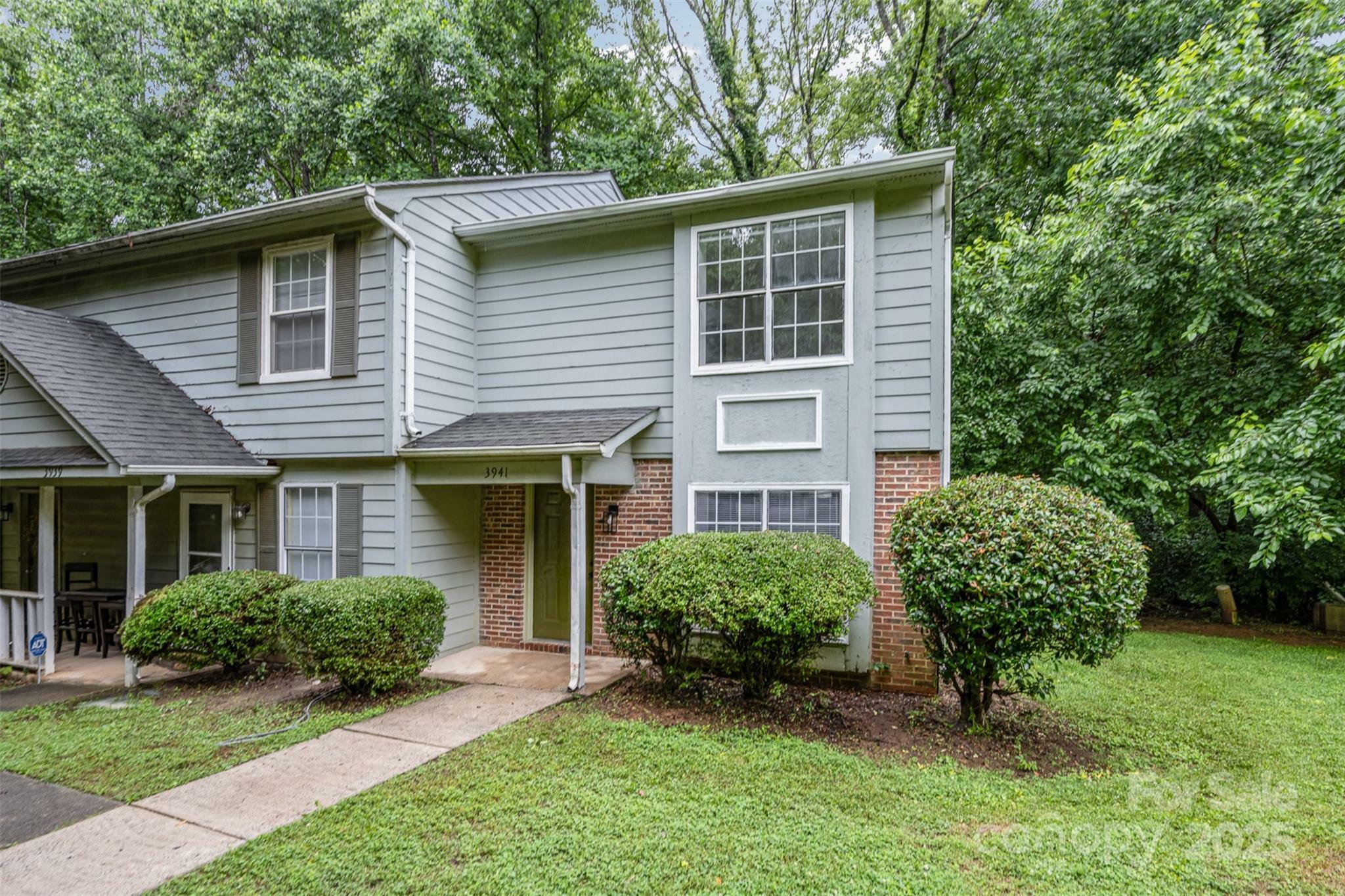 Property Photo: 3941 Briarhill Drive NC 28215