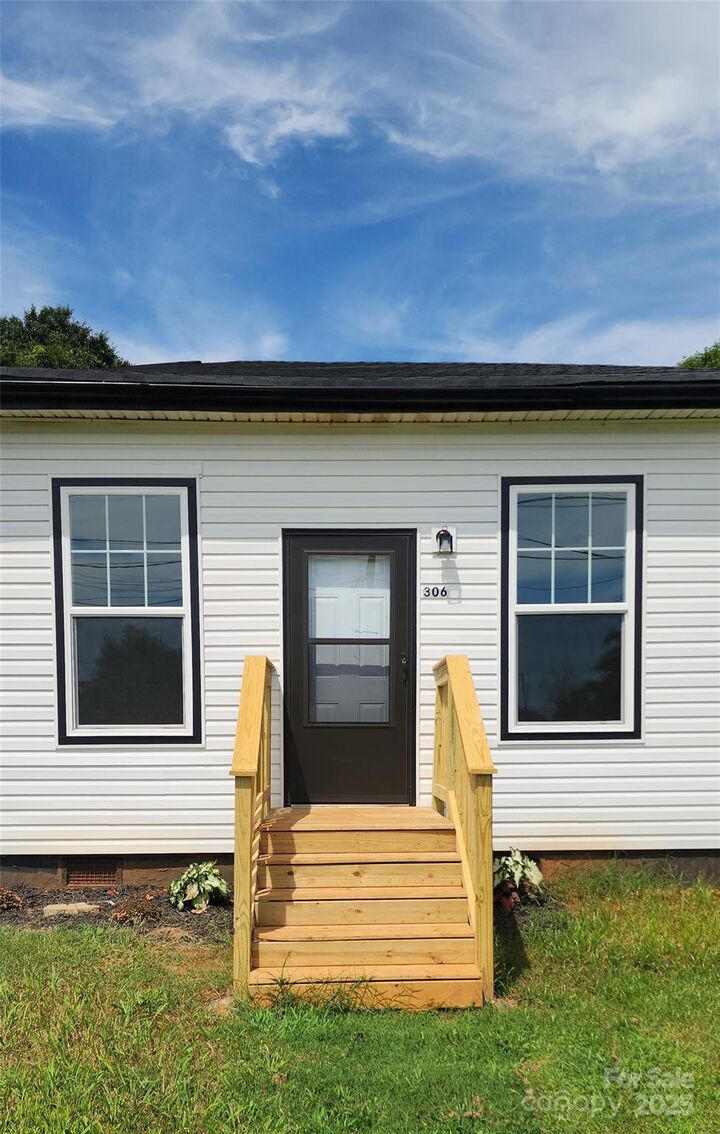 Property Photo: 306 E Ratchford Avenue NC 28054