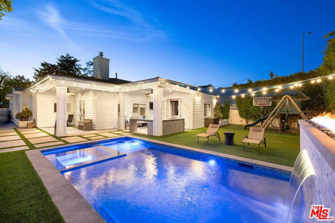 Property Photo:  4728 Vesper Ave  CA 91403 
