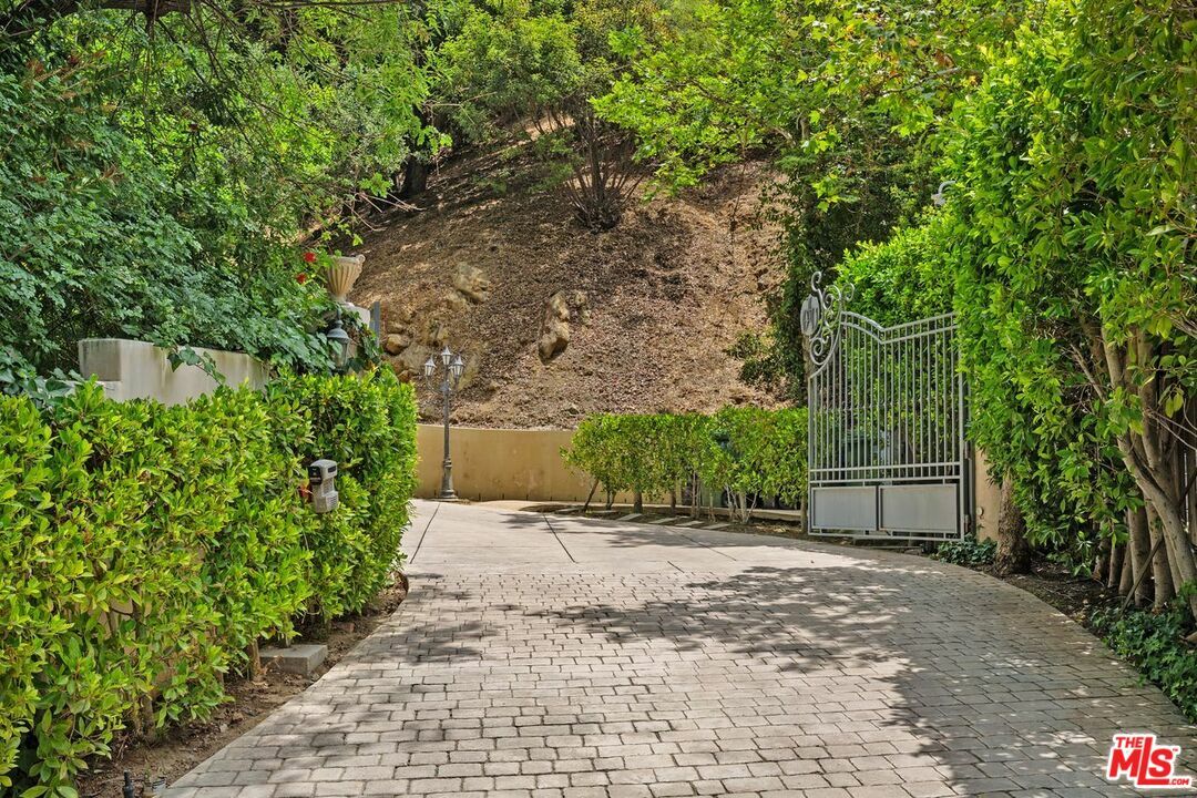 Property Photo:  16980 Escalon Dr  CA 91436 