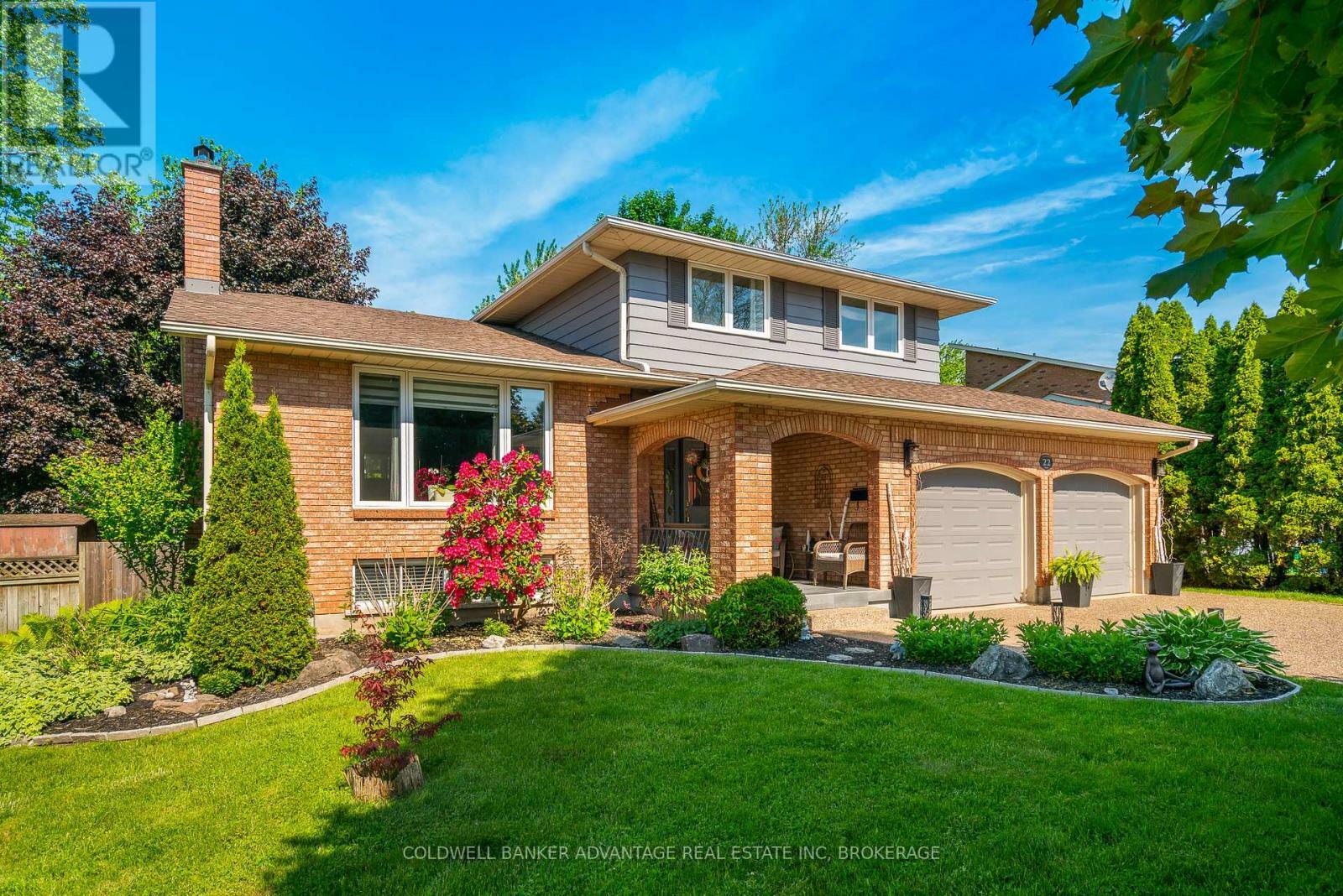 Property Photo: 22 Vinemount Drive ON L0S 1E5