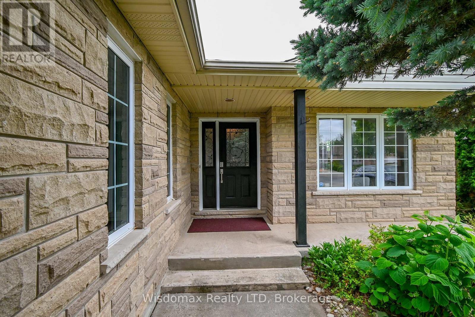 Property Photo: 8127 Orchard Grove Parkway ON L2H 3E8