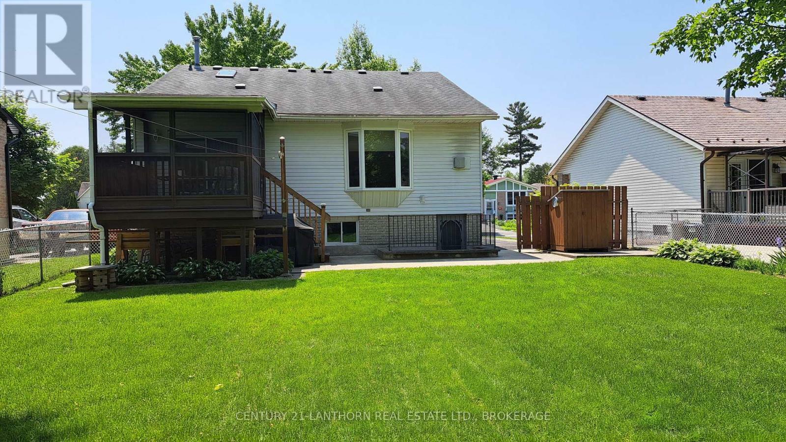 Photo de la propriété: 788 Whiteoak Crescent ON K7P 1L6