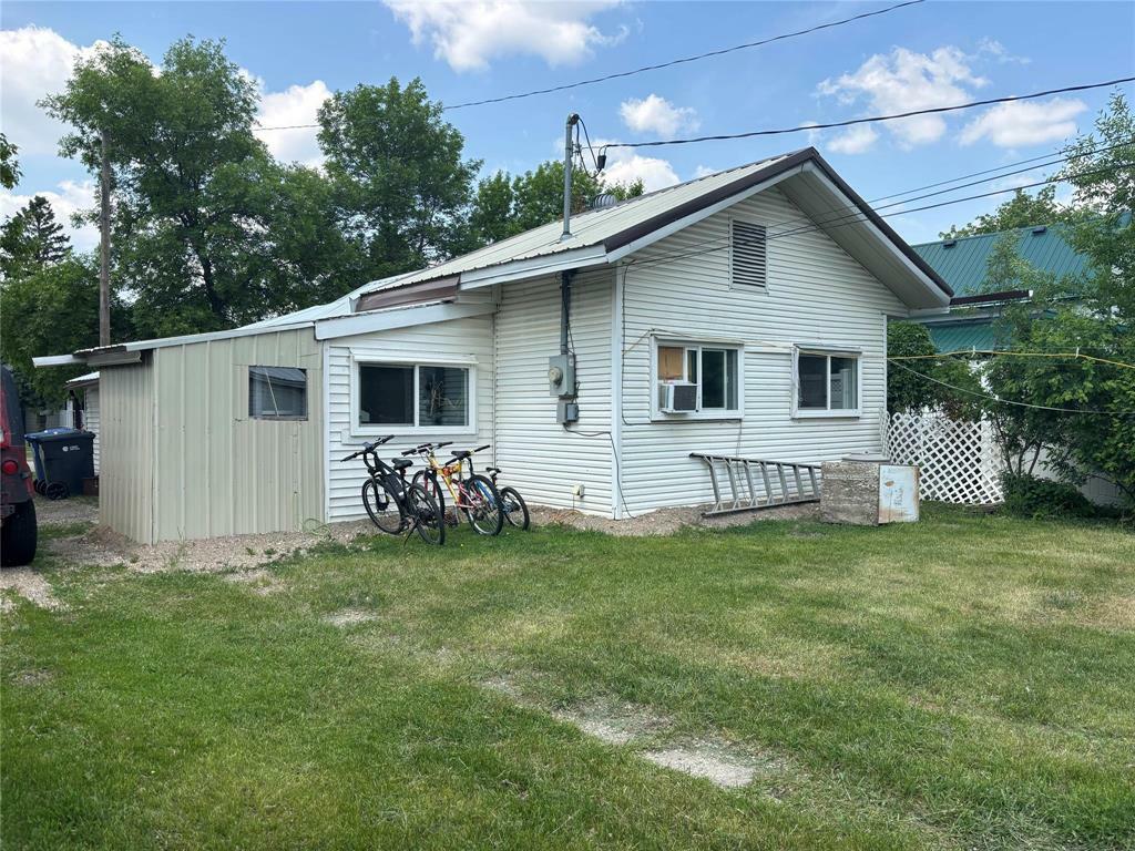 Property Photo: 634 Broadway Avenue MB R0K 1G0