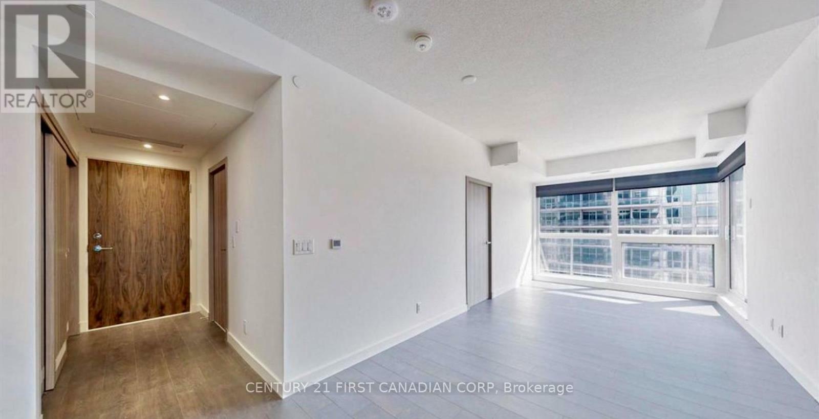 Property Photo: 27 McMahon Drive 1902 ON M2K 0J2
