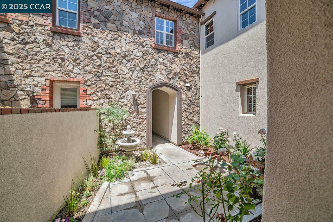 Property Photo: 7840 Stoneleaf Drive CA 94582