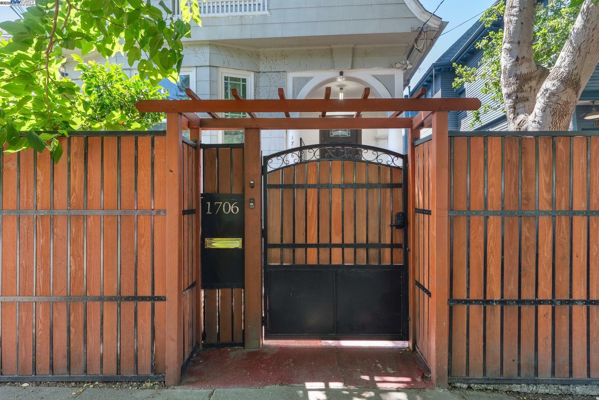Property Photo:  1706 Fairview St  CA 94703 