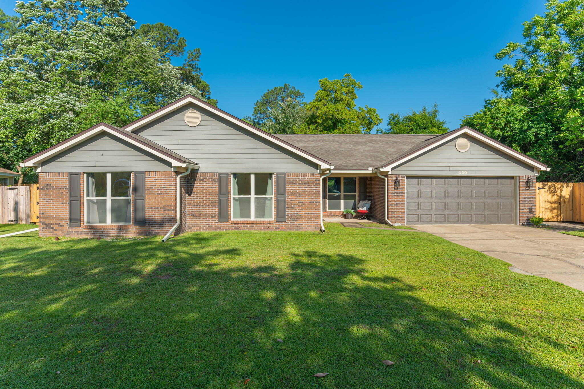 Property Photo: 430 Northampton Circle FL 32547