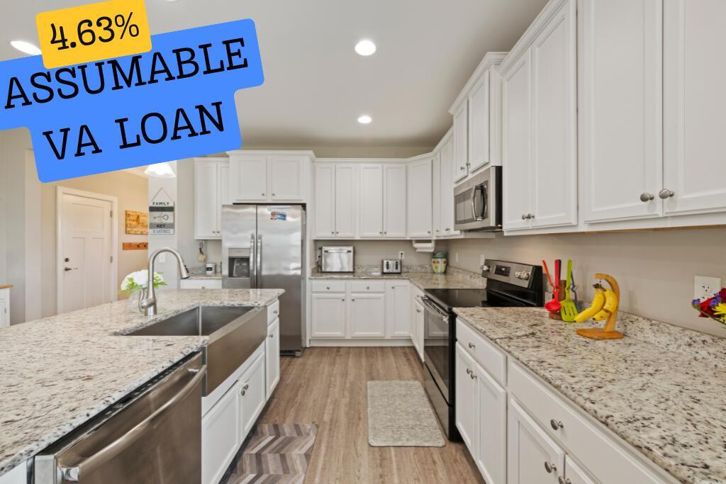 Property Photo: 809 Whispering Creek Avenue FL 32439