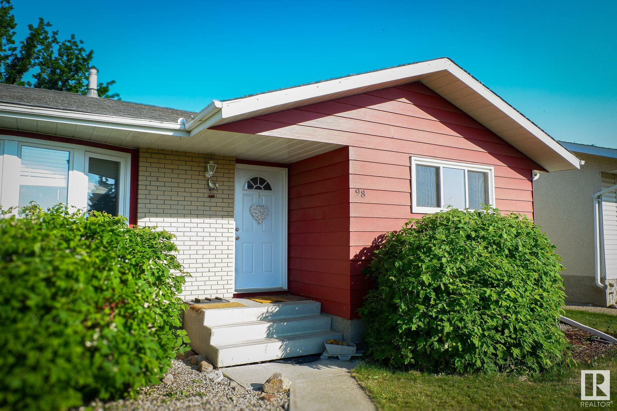 Property Photo: 98 Waverley Crescent AB T7X 1P3