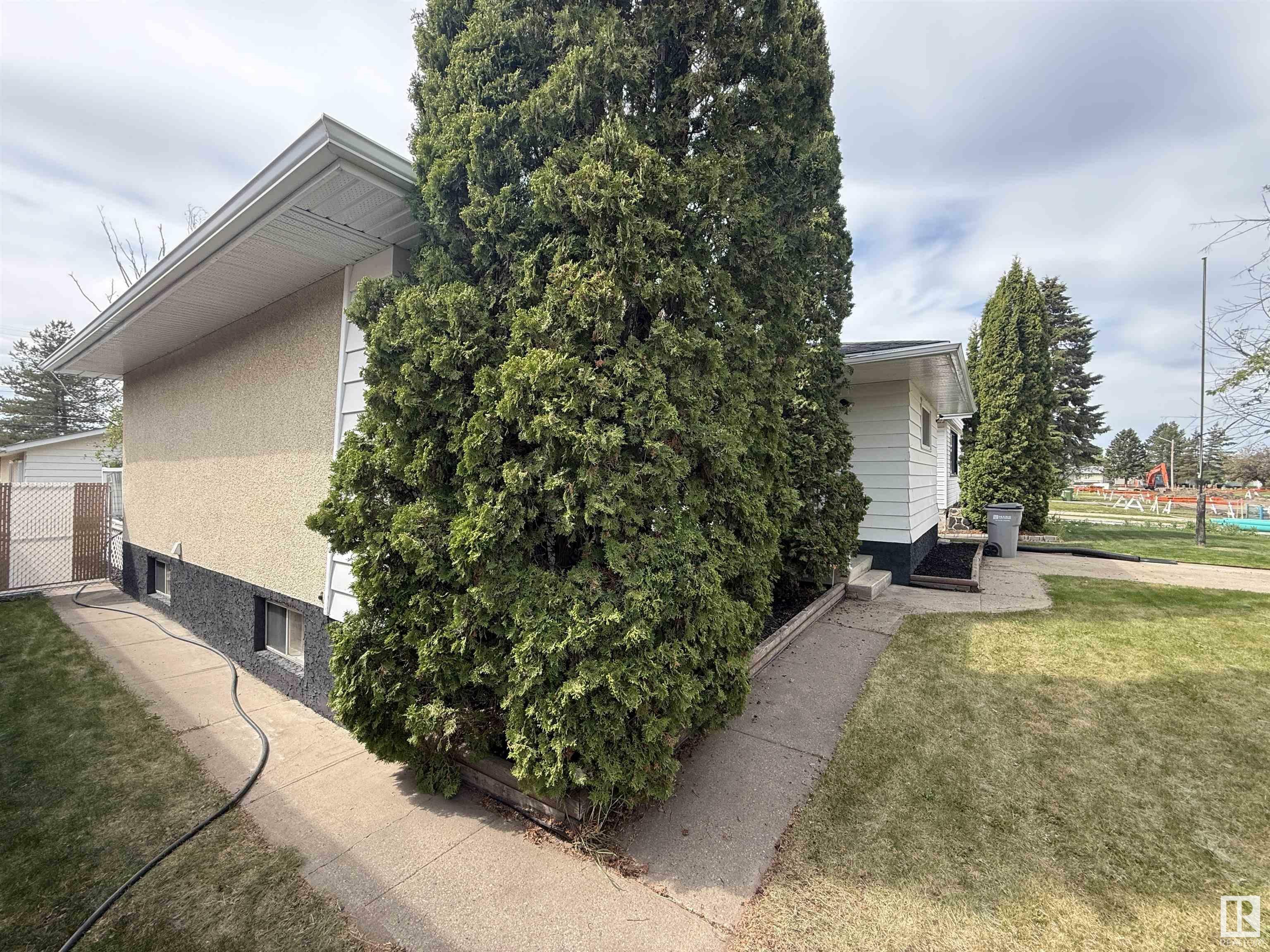 Photo de la propriété:  10340 107A Ave  AB T7P 1J5 