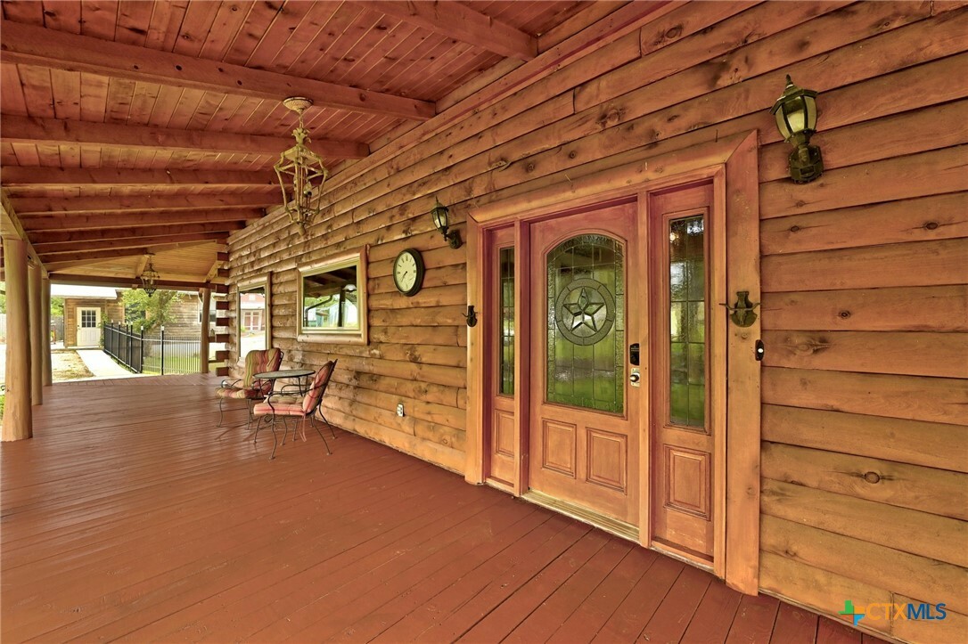 Property Photo: 421 Thurman Road TX 78666