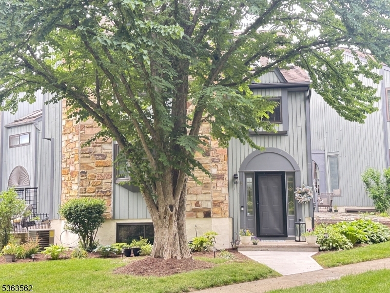 Property Photo: 43 Kensington Ct NJ 07840
