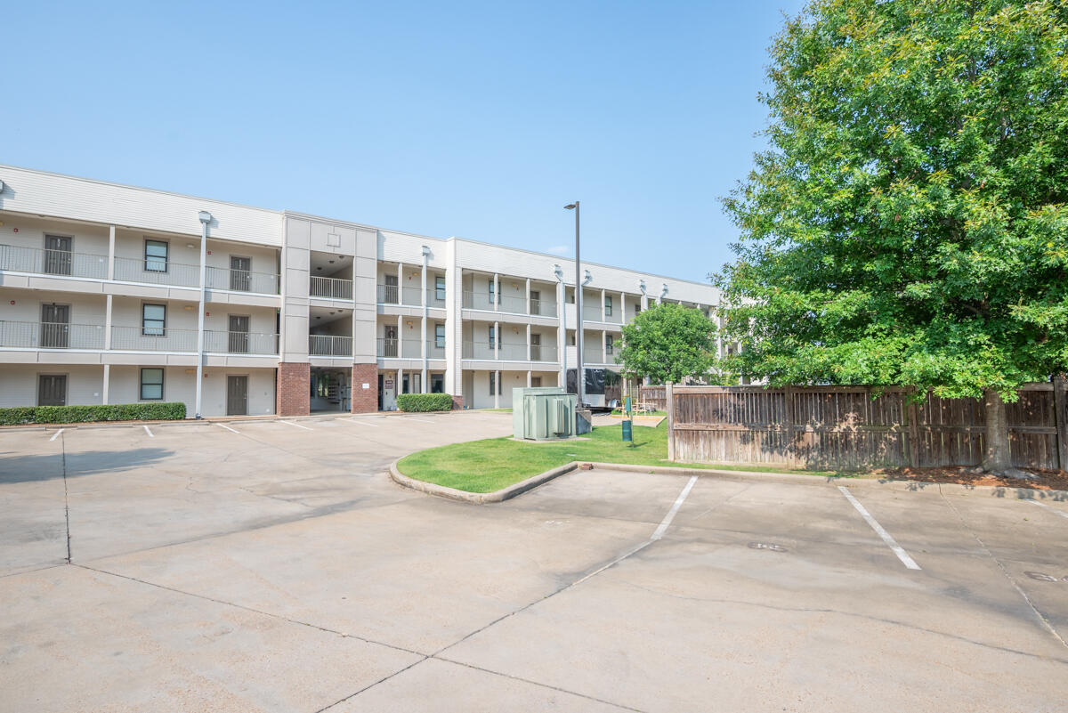 Property Photo:  290 Russell Street Unit 335  MS 39759 