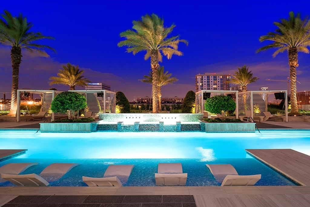 Property Photo:  2047 Westcreek Lane 1105  TX 77027 