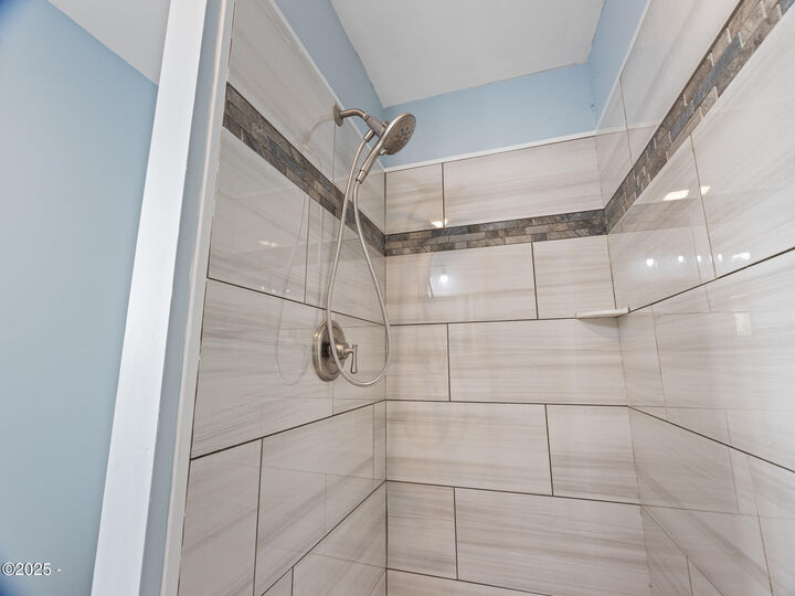 Property Photo:  433 NW Hurbert Street  OR 97365 